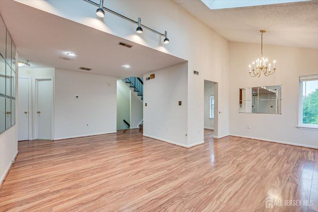 2 Farnham Square, Sayreville, NJ 08859