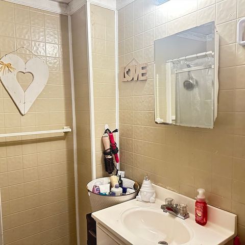 127 Elijah St, Springfield, MA 01109