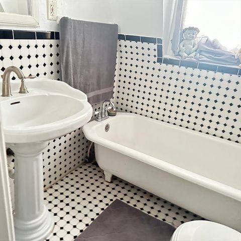 127 Elijah St, Springfield, MA 01109