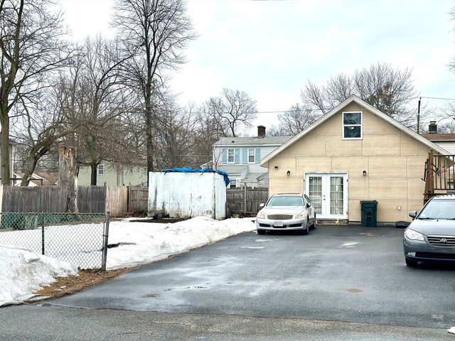 127 Elijah St, Springfield, MA 01109