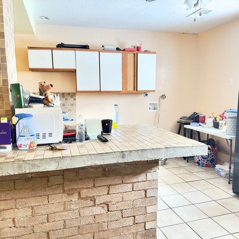 127 Elijah St, Springfield, MA 01109