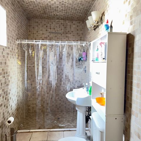 127 Elijah St, Springfield, MA 01109