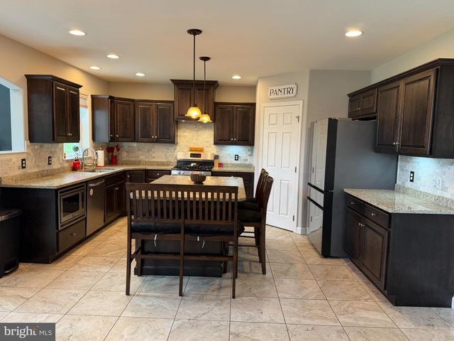 11 MERGANSER DR, Sinking Spring, PA 19608