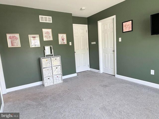 11 MERGANSER DR, Sinking Spring, PA 19608