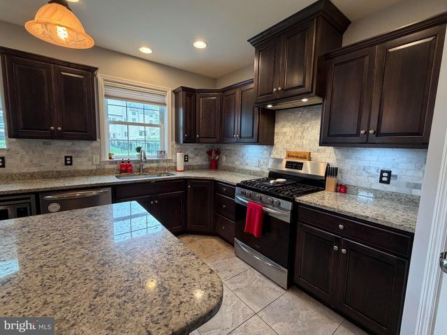 11 MERGANSER DR, Sinking Spring, PA 19608