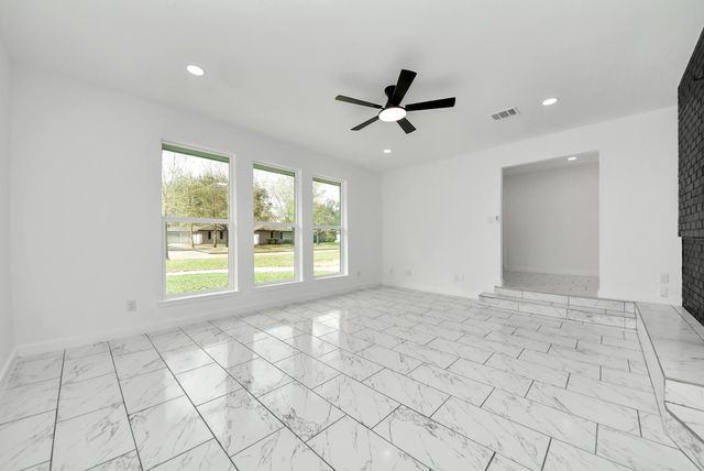 1418 San Sebastian Lane, Nassau Bay, TX 77058