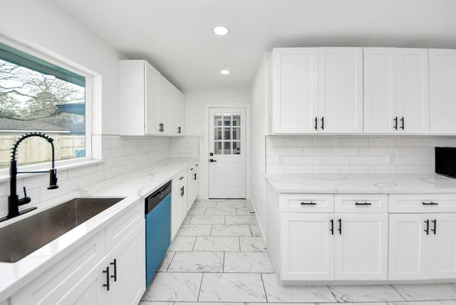 1418 San Sebastian Lane, Nassau Bay, TX 77058