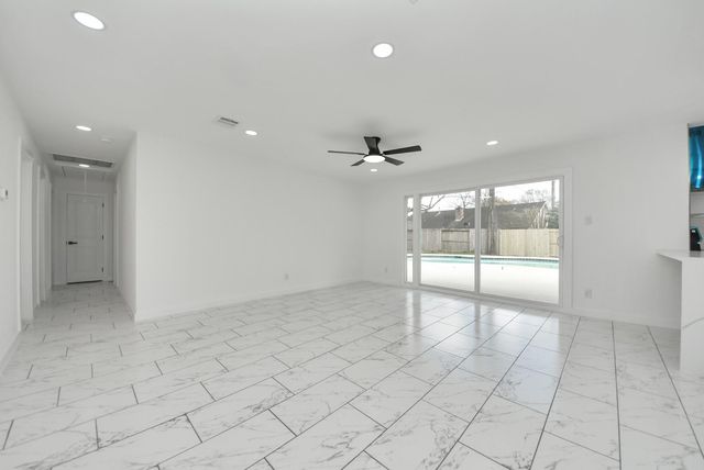 1418 San Sebastian Lane, Nassau Bay, TX 77058