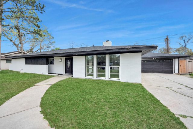 1418 San Sebastian Lane, Nassau Bay, TX 77058