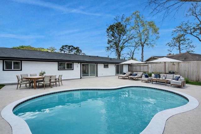1418 San Sebastian Lane, Nassau Bay, TX 77058