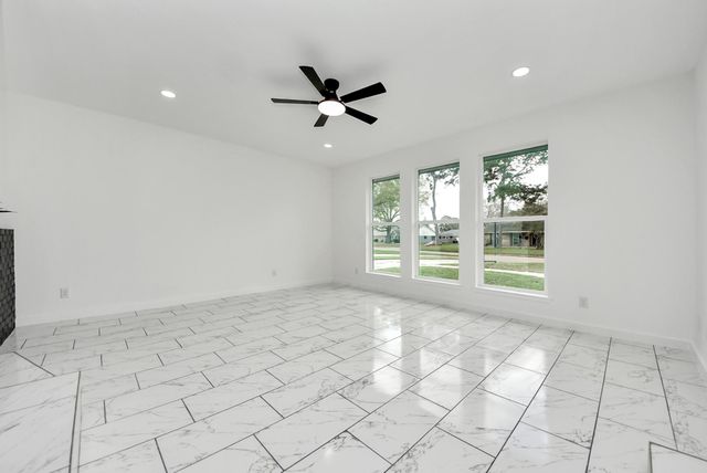1418 San Sebastian Lane, Nassau Bay, TX 77058