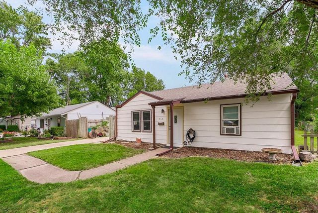 812 S Troost Street, Olathe, KS 66061