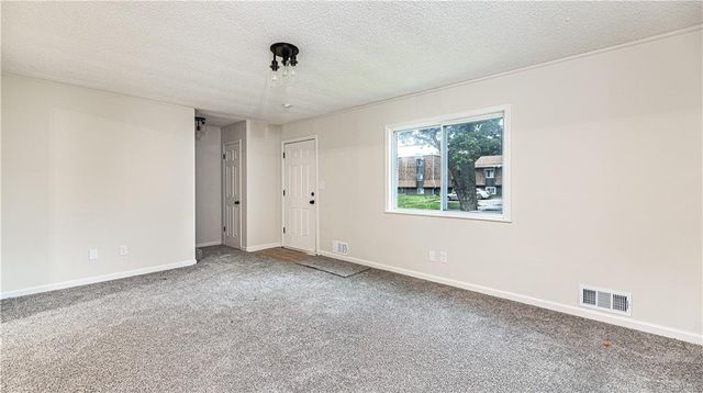 8611 Lane Avenue, Kansas City, MO 64138