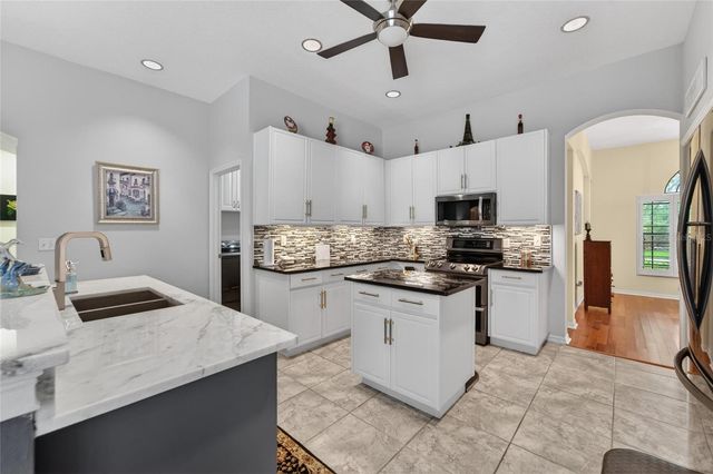 2819 LAUREL LEAF DRIVE, Valrico, FL 33594