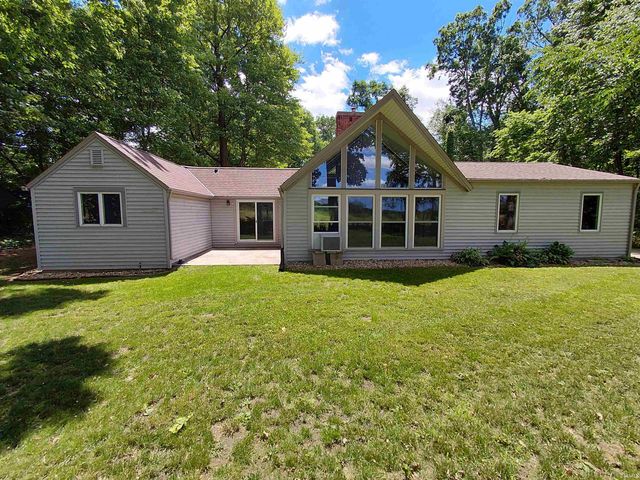 301 Twin Oaks Drive, Middlebury, IN 46540