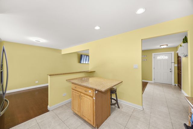 9070 Shady Lane, Hickory Hills, IL 60457