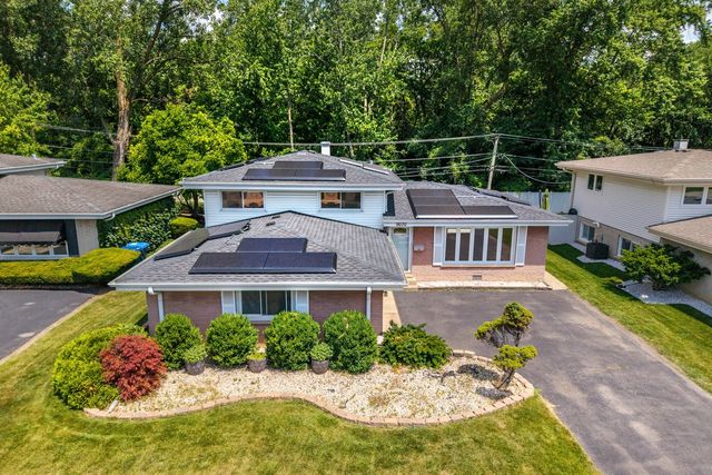 9070 Shady Lane, Hickory Hills, IL 60457
