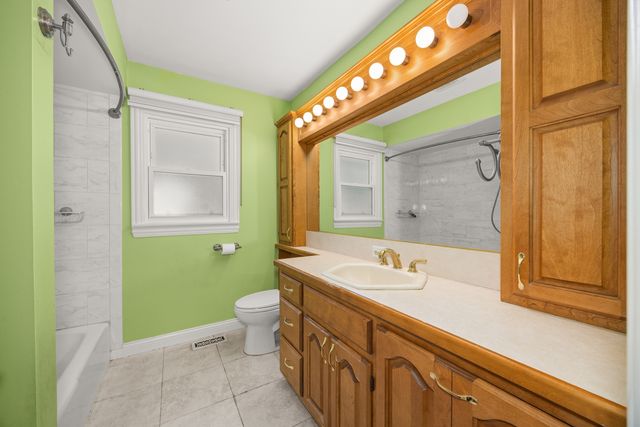 9070 Shady Lane, Hickory Hills, IL 60457
