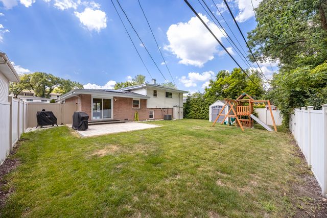 9070 Shady Lane, Hickory Hills, IL 60457