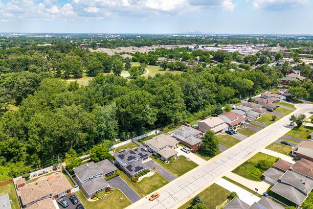 9070 Shady Lane, Hickory Hills, IL 60457