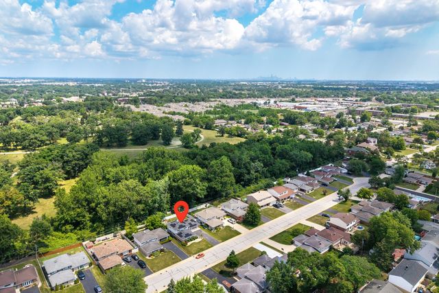 9070 Shady Lane, Hickory Hills, IL 60457