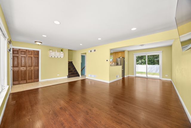 9070 Shady Lane, Hickory Hills, IL 60457
