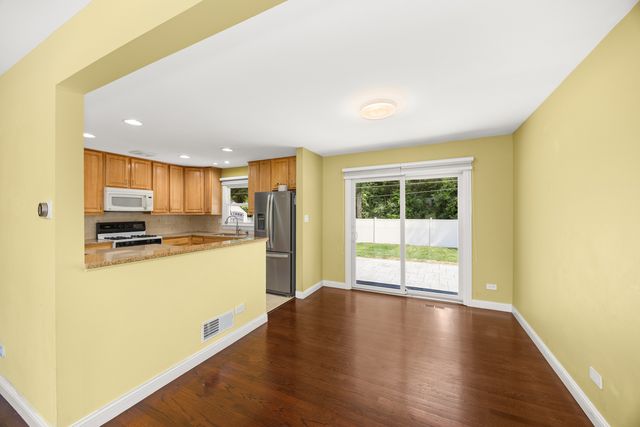 9070 Shady Lane, Hickory Hills, IL 60457