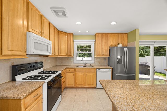 9070 Shady Lane, Hickory Hills, IL 60457