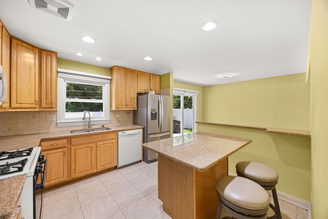 9070 Shady Lane, Hickory Hills, IL 60457