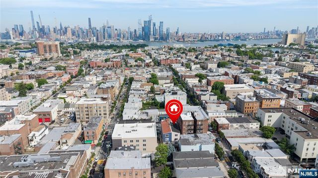 2705 Central Avenue, Union City, NJ 07087