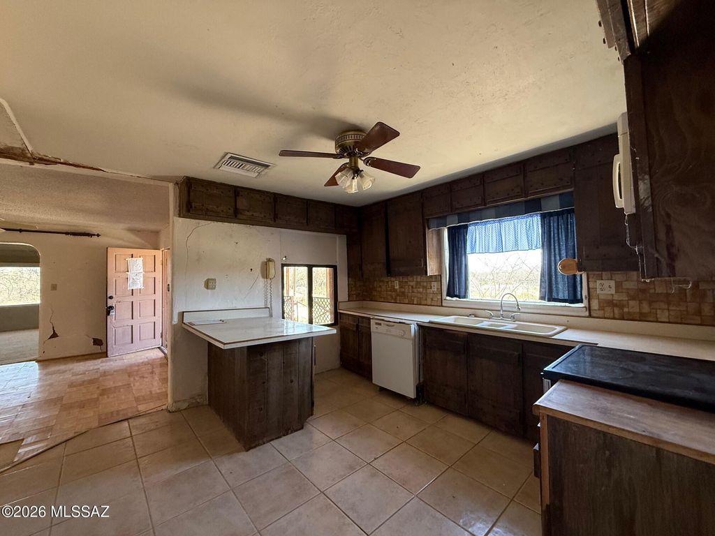 Image 15 of property listing at 1563 W Patton Street, St. David, AZ 85630