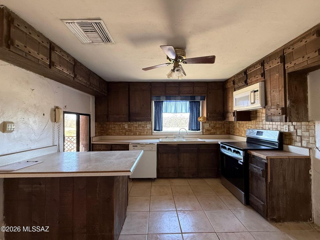 Image 16 of property listing at 1563 W Patton Street, St. David, AZ 85630