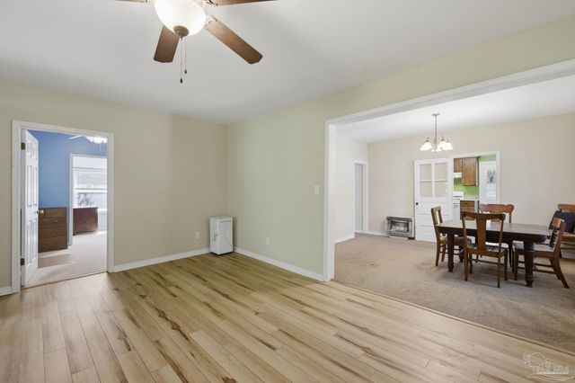 9765 N Loop Rd, Pensacola, FL 32507