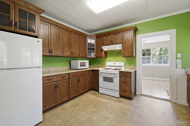 9765 N Loop Rd, Pensacola, FL 32507