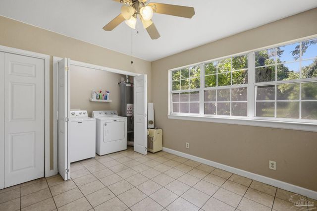 9765 N Loop Rd, Pensacola, FL 32507