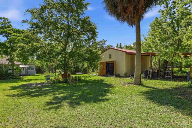 9765 N Loop Rd, Pensacola, FL 32507