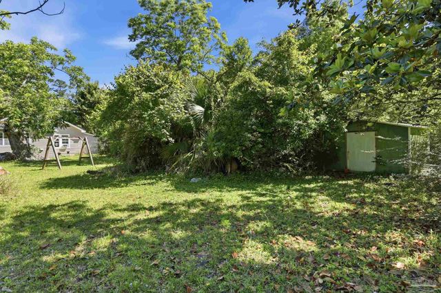 9765 N Loop Rd, Pensacola, FL 32507