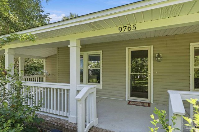 9765 N Loop Rd, Pensacola, FL 32507