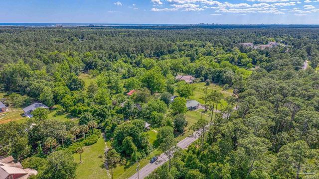 9765 N Loop Rd, Pensacola, FL 32507