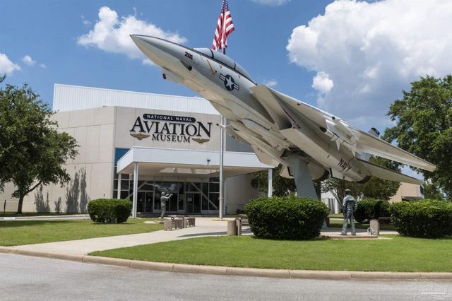 9765 N Loop Rd, Pensacola, FL 32507