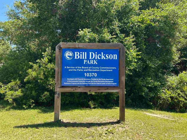 9765 N Loop Rd, Pensacola, FL 32507