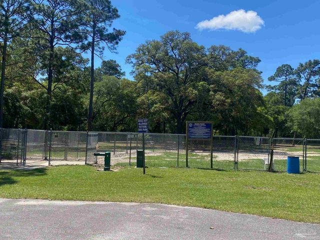 9765 N Loop Rd, Pensacola, FL 32507