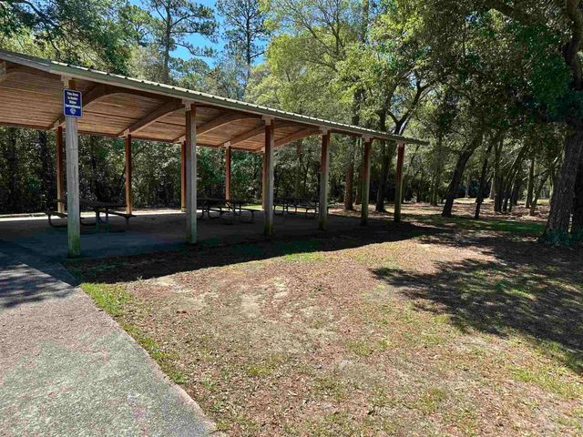 9765 N Loop Rd, Pensacola, FL 32507