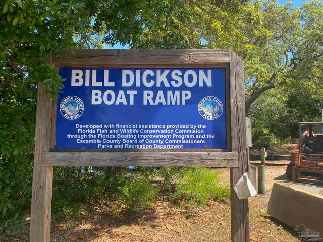 9765 N Loop Rd, Pensacola, FL 32507