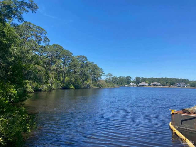 9765 N Loop Rd, Pensacola, FL 32507