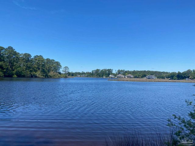 9765 N Loop Rd, Pensacola, FL 32507