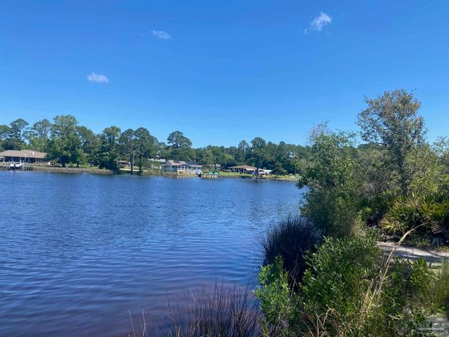 9765 N Loop Rd, Pensacola, FL 32507
