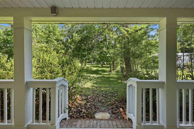9765 N Loop Rd, Pensacola, FL 32507