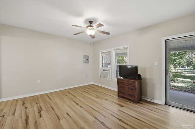 9765 N Loop Rd, Pensacola, FL 32507