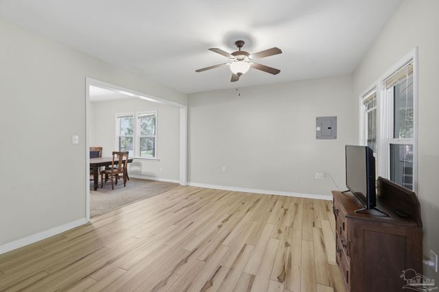 9765 N Loop Rd, Pensacola, FL 32507